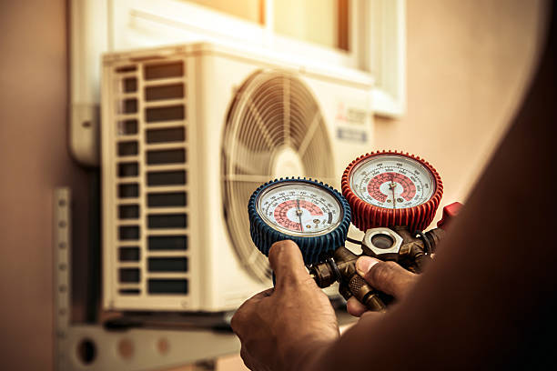 Professional Hvac technician working in Los Angeles, CA